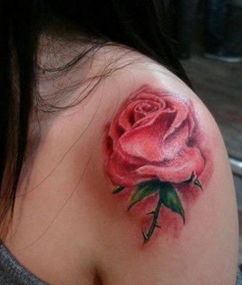 点击大图看下一张：肩膀上的红色玫瑰纹身图案