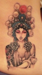 女生腰部漂亮的美女花旦纹身图案