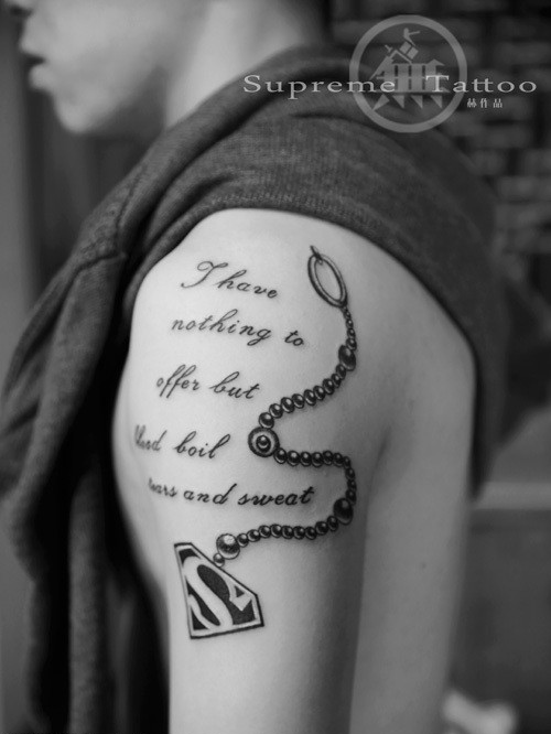 点击大图看下一张：肩膀超人标志纹身