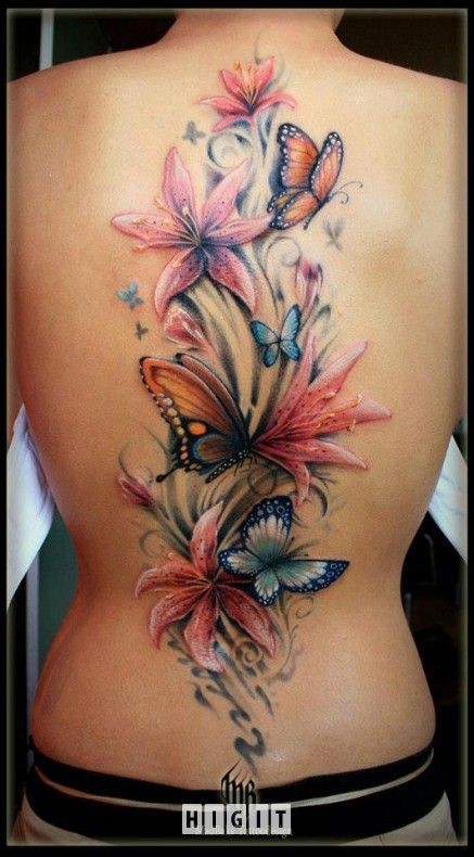 点击大图看下一张：背部漂亮的彼岸花蝴蝶纹身