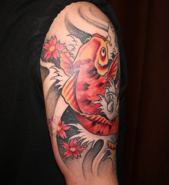 点击大图看下一张：漂亮时尚的红鲤鱼纹身