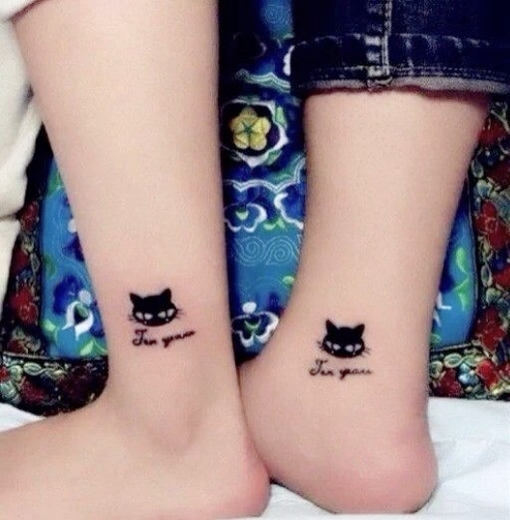 点击大图看下一张：情侣脚踝猫咪纹身图案