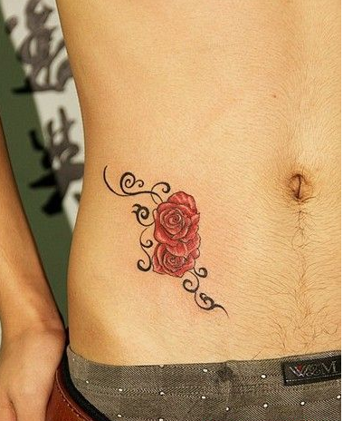 点击大图看下一张：男性腹部个性玫瑰纹身