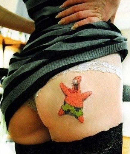点击大图看下一张：女生个性臀部卡通纹身