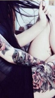 女性个性花臂花腿纹身图
