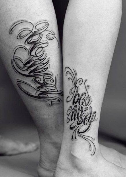 点击大图看下一张：情侣个性花体英文小腿纹身