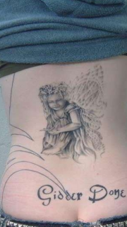 少女后背的落翼天使纹身
