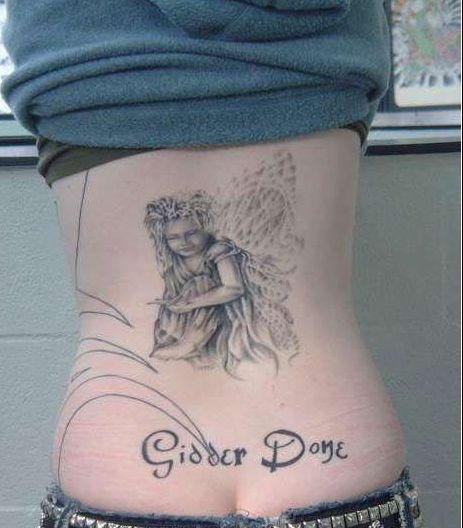 点击大图看下一张：少女后背的落翼天使纹身