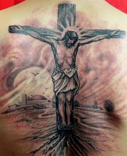 点击大图看下一张：满背十字架耶稣纹身