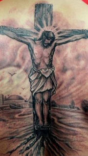 满背十字架耶稣纹身