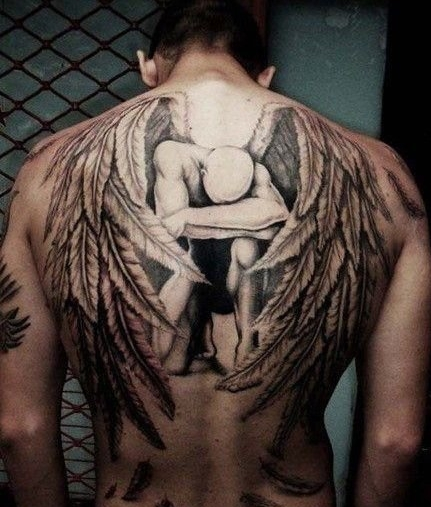 点击大图看下一张：男生满背天使翅膀个性纹身