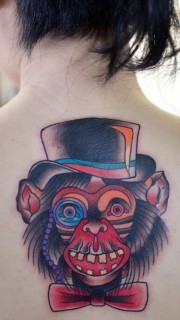 女生后背时尚个性绅士猴子纹身
