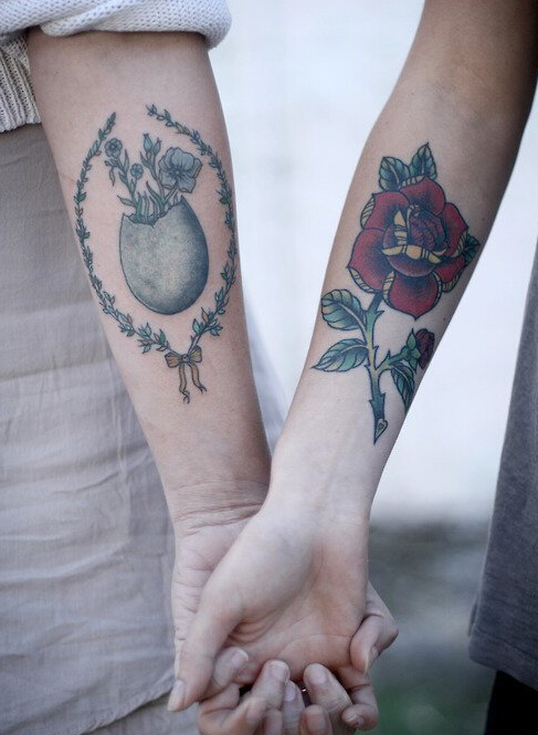 点击大图看下一张：情侣个性玫瑰月花瓶手臂纹身