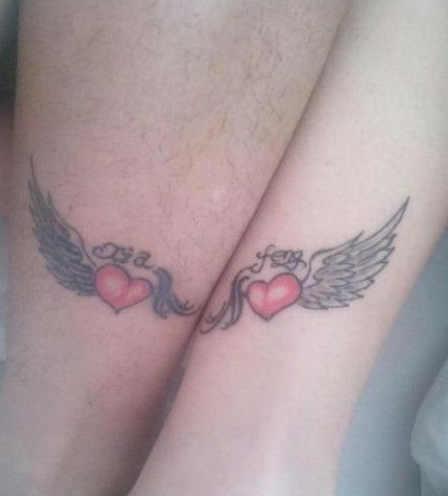 点击大图看下一张：个性情侣红心翅膀脚踝纹身
