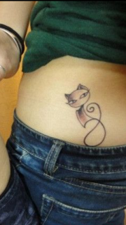情侣个性腰部猫咪纹身
