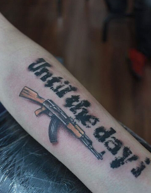 点击大图看下一张:CF战枪字母纹身