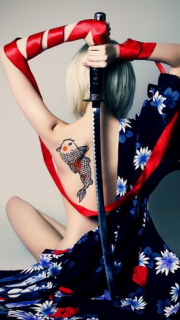 女子个性日本鲤鱼纹身
