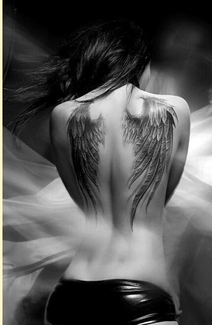 点击大图看下一张：时尚美女性感背部翅膀纹身