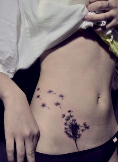 点击大图看下一张：性感女生腹部个性的蒲公英纹身