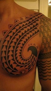传统披肩的夏威夷纹身