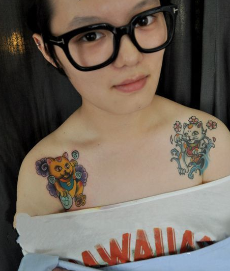 点击大图看下一张：可爱女生锁骨个性招财猫纹身