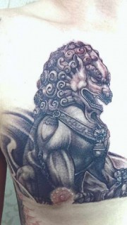 时尚男性胸口个性唐狮纹身