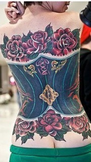 女性背部漂亮好看的马甲纹身