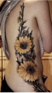 性感女人腰部漂亮的向日葵纹身