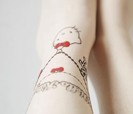 点击大图看下一张：女人脚部卡通脚链纹身