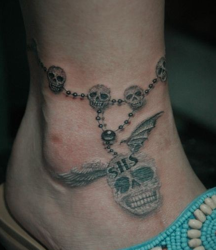 点击大图看下一张：女生脚部精美的骷髅脚链纹身