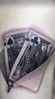 男士手臂个性扑克纹身