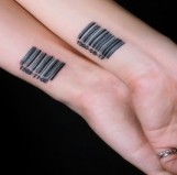 个性情侣手臂条码字符纹身