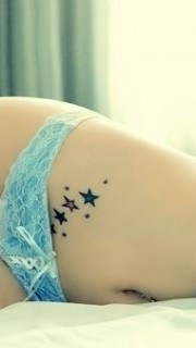 美女腹部性感的星星纹身图案