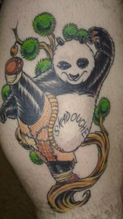 小腿上的功夫熊猫纹身图案