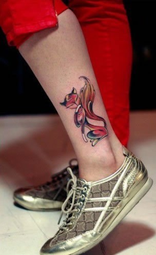 点击大图看下一张：性感漂亮的脚踝狐狸纹身