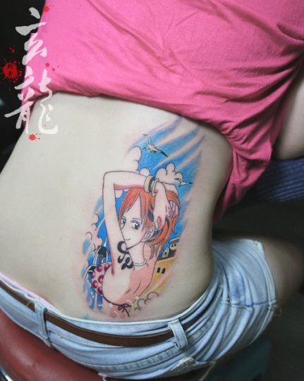 点击大图看下一张：腰侧海贼王娜美纹身图案