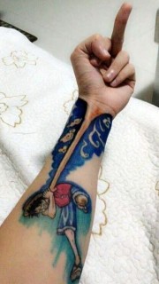 手臂海贼王路飞创意纹身图案