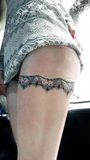 女生腿部时尚精美的蕾丝纹身图案