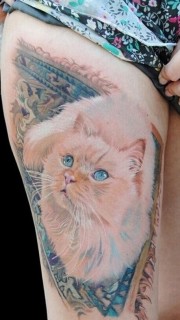 女性大腿个性猫咪纹身图案