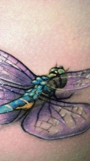 漂亮的3d蜻蜓纹身图案