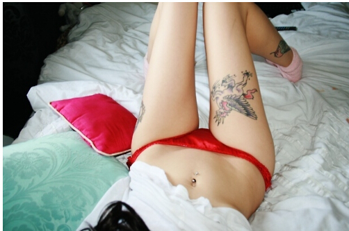 点击大图看下一张：性感女生大腿上的飞马纹身