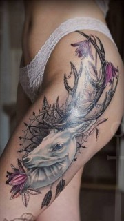 时尚女性腿部个性羚羊纹身图案