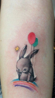 女人小臂很可爱的小兔子纹身图片