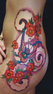 个性臀部唯美漂亮的蝴蝶和花纹身