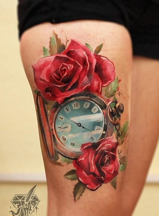 点击大图看下一张：女性大腿玫瑰怀表纹身