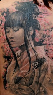 背部和服美女和樱花纹身