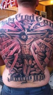 欧美男满背耶稣纹身