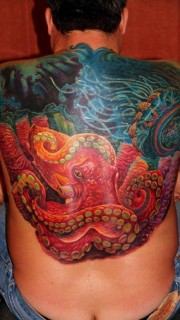 大型彩色后背上的章鱼水母纹身图案