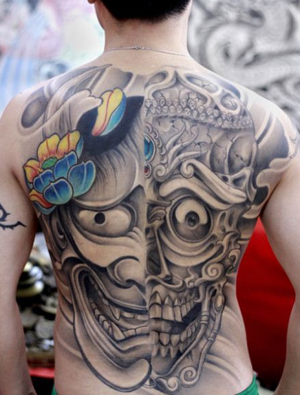 点击大图看下一张：个性创意的满背般若嘎巴拉纹身