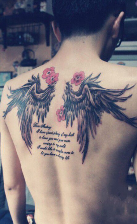点击大图看下一张：天使翅膀英文背部纹身